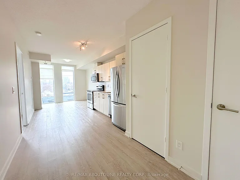 763 Woodbine Ave #406 — Photo 2