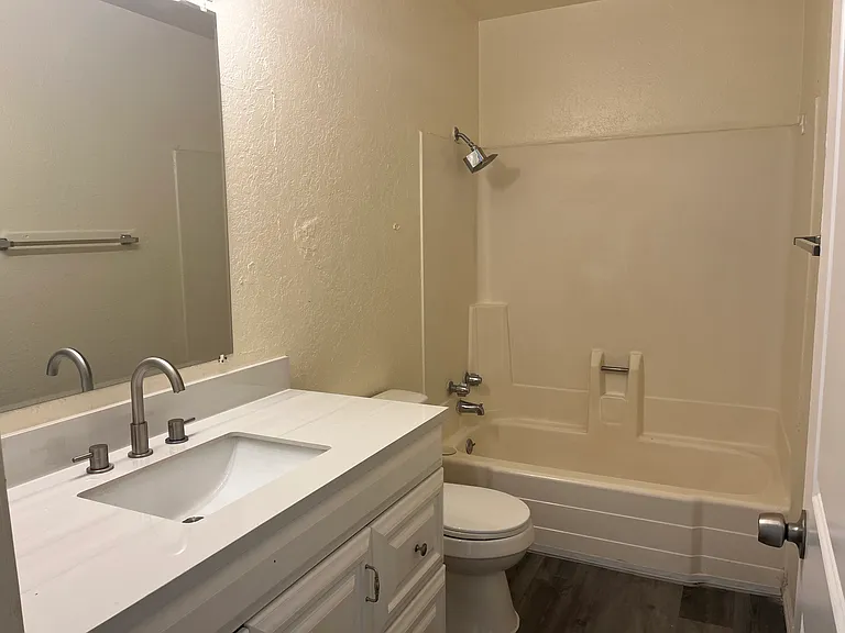 Fully Updated 2 Bedroom End Unit in Rio Rancho — Photo 35