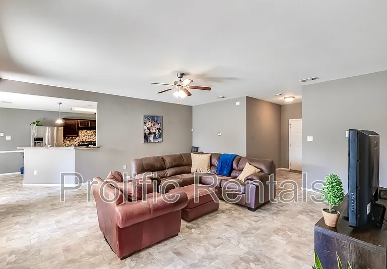 5102 Screaming Eagle Cir — Photo 8