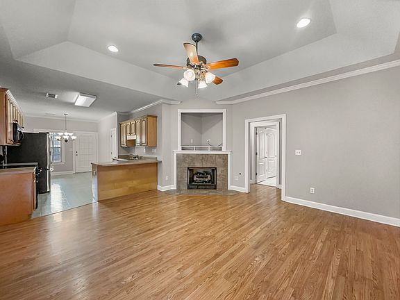 3rd image of 1651 Spencer Dr