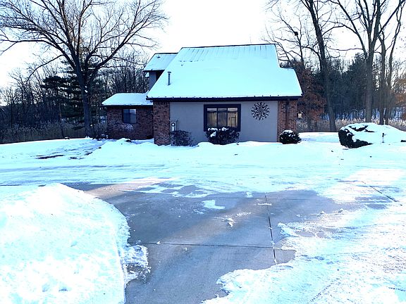 5th image of 395 Pinewood St