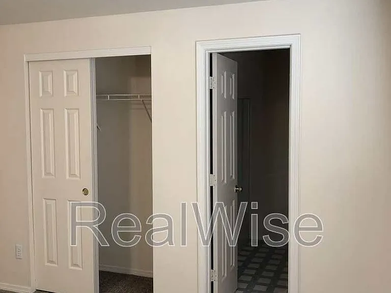 1231 SW 33rd St — Photo 12