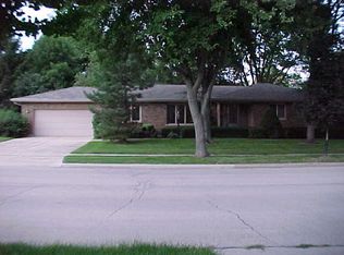 91 Brookside Dr, Elgin, IL 60123