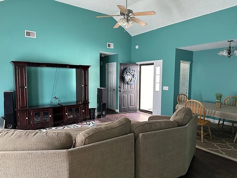 7002 White Pine Ave — Photo 5