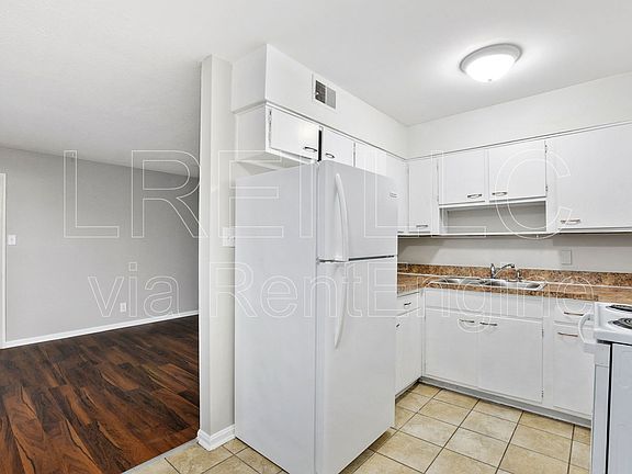 4th image of 2908 Brinkey Way #4