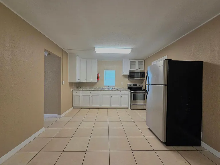 2253 Golfview St — Photo 12