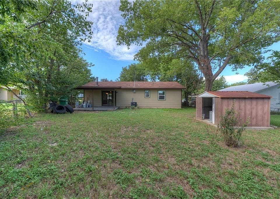 2nd image of 604 Juno Ln