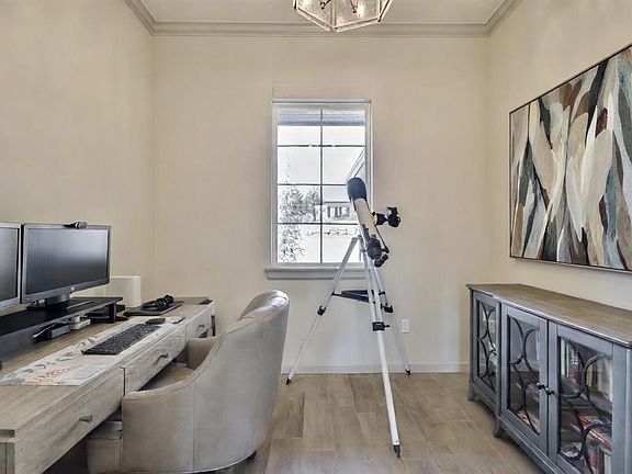5th image of 8110 Goldfinch Dr