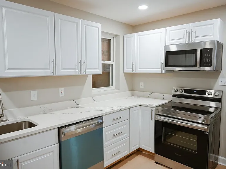 2214 E Fayette St — Photo 35