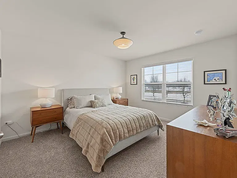 3 bed, 1827 sqft, $3,350 — Photo 4