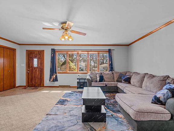 4th image of 29 W Oak St