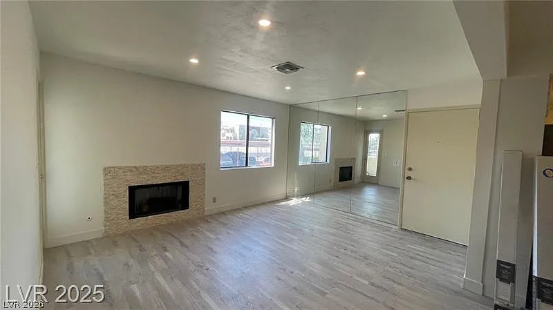2 bed, 2.0 bath, 970 sqft, $1,350 — Photo 4
