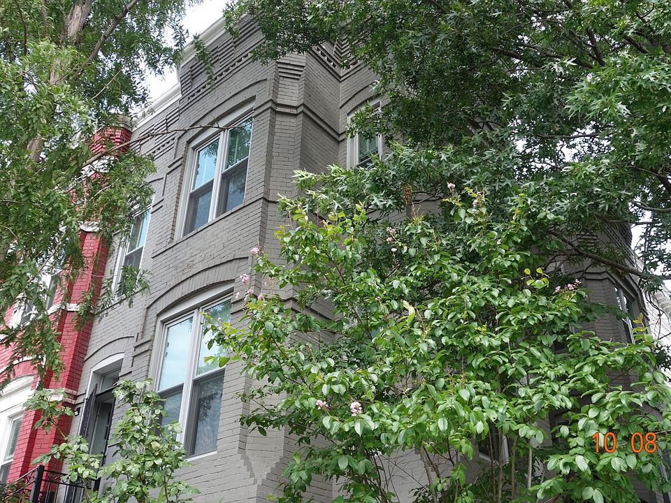 19th-century Victorian on corner lot