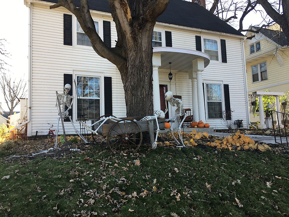 2nd image of 110 4th Ave NE