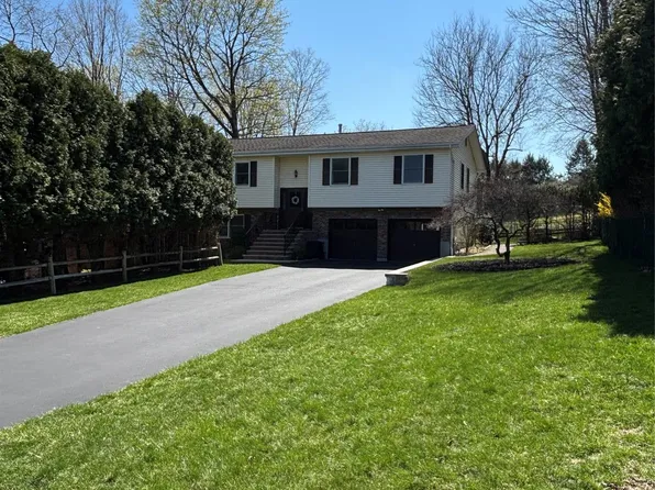 8 Cartwright Road, Stony Point, NY 10980