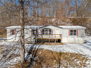 2584 Frogs Creek Rd, Charleston, WV 25312