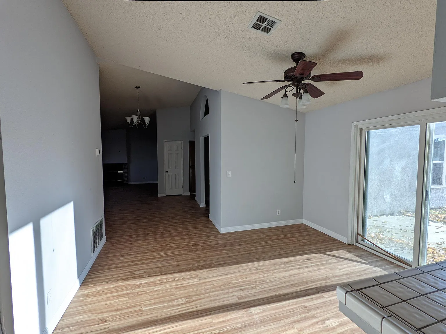 3 bed, 1551 sqft, $2,500 — Photo 4