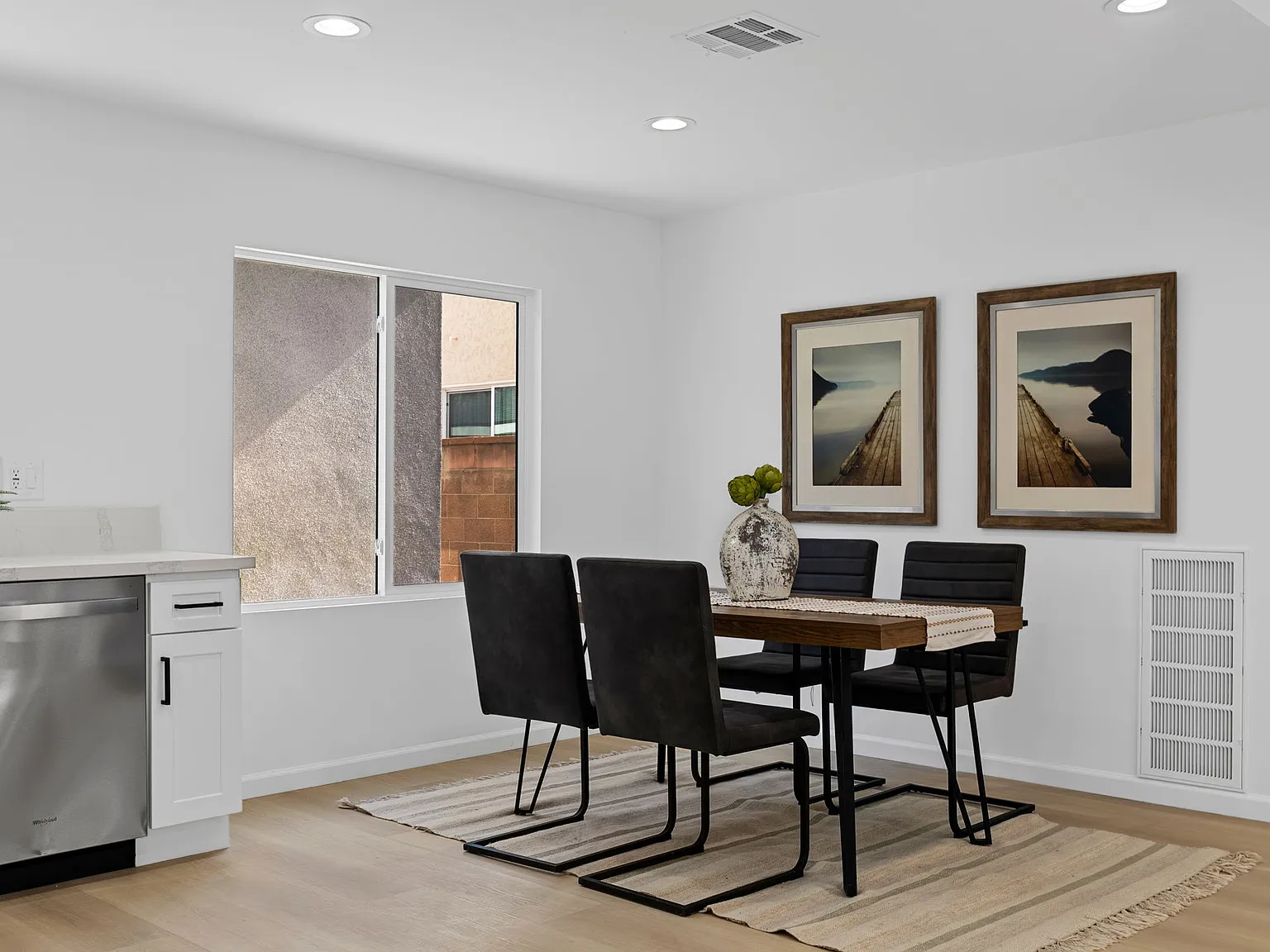 3 bed, 1050 sqft, $3,649 — Photo 4