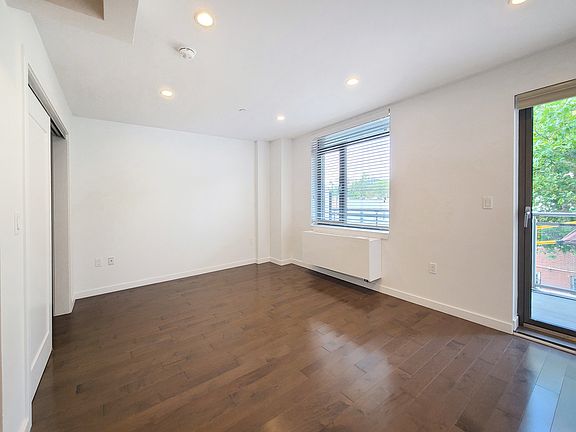 4th image of 30-40 21st St #309