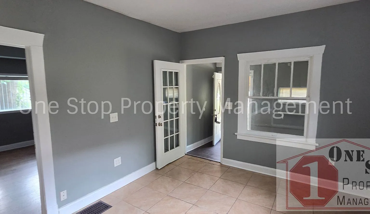 Beautiful 3 Bedroom 2 Bathroom in KCMO! — Photo 4