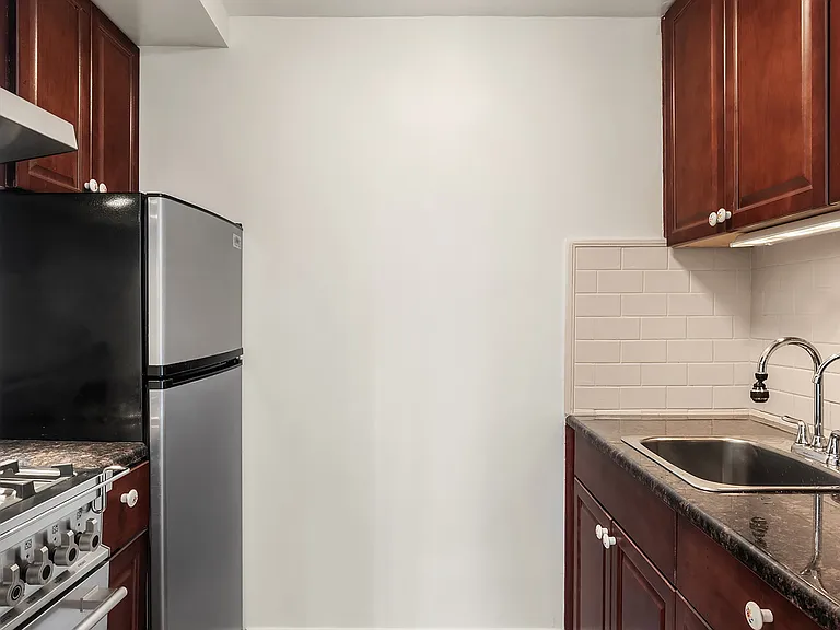 220 E 57th St #17J — Photo 5