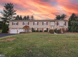 170 Donrene Rd, Mount Wolf, PA 17347