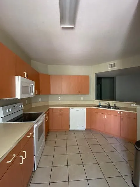 3 bed, 2.0 bath, 1467 sqft, $1,800 — Photo 3