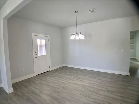 5th image of 112 W Avenue C