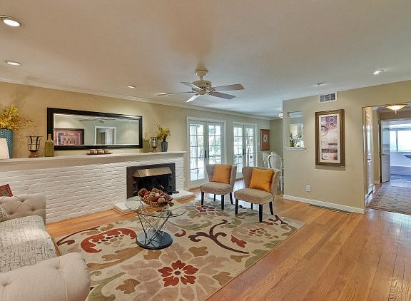 4th image of 946 Shauna Ln