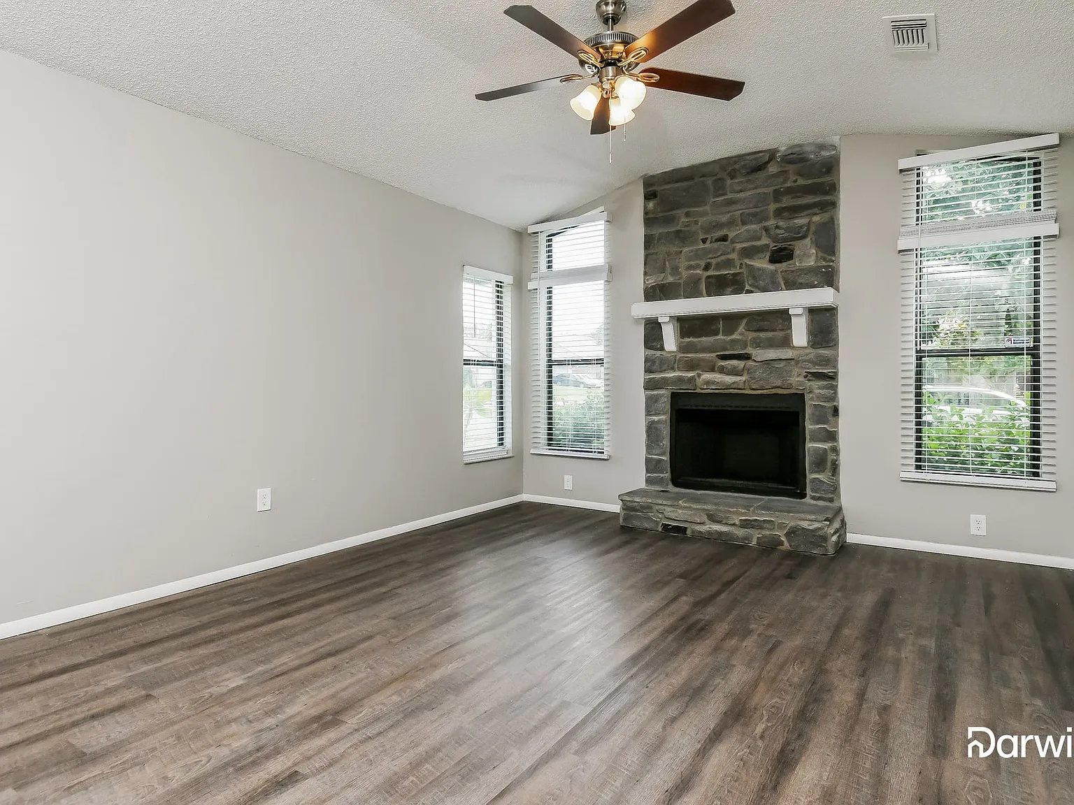 4 bed, 2.0 bath, 1744 sqft, $2,895 — Photo 4