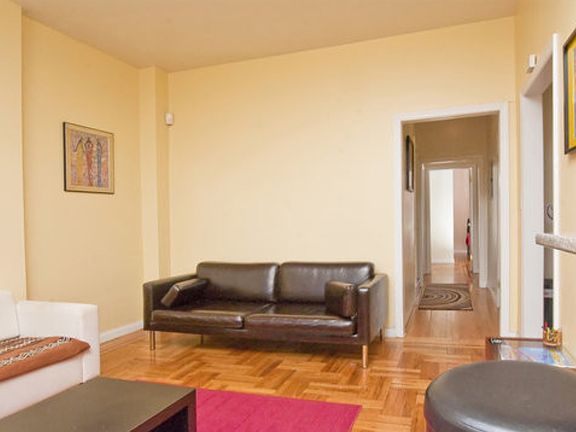 2nd image of 1081 Bergen St APT 2