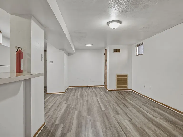 325 Ella St — Photo 8