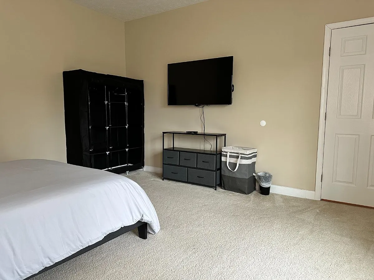 Unit Photo - 323 Fox Hill Rd