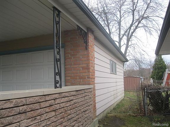 2nd image of 5288 Greenleaf Dr