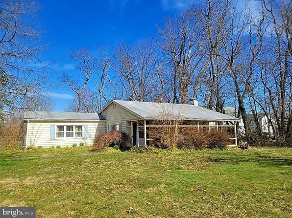405 Salem St, Elmer, NJ 08318