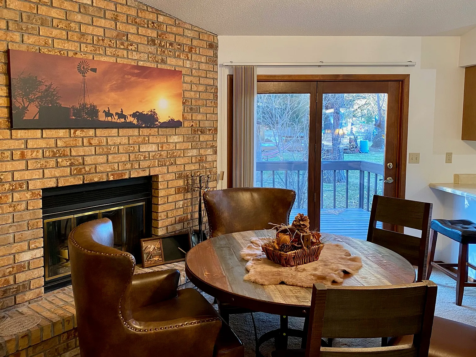 4 bed, 1980 sqft, $2,395 — Photo 4
