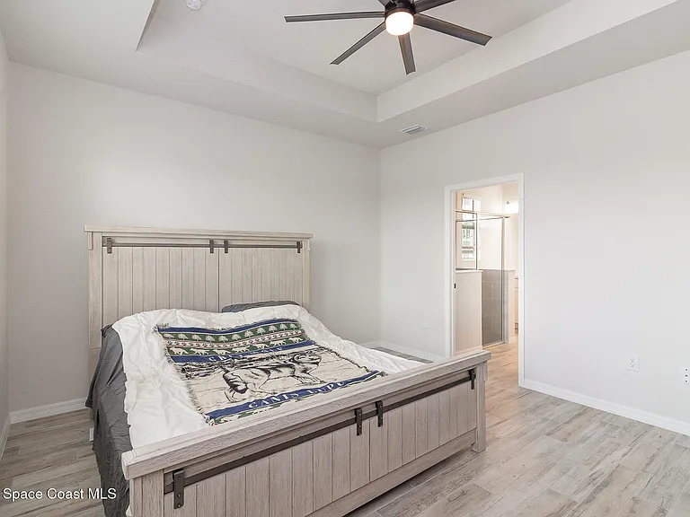 2406 Kamin Dr — Photo 9
