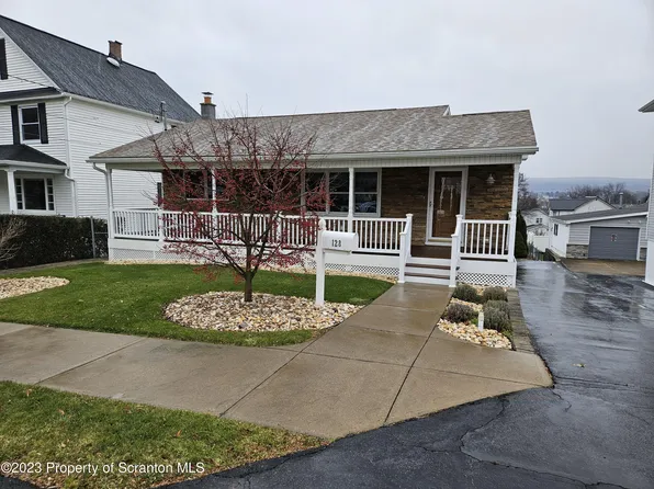 128 5th St, Blakely, PA 18447