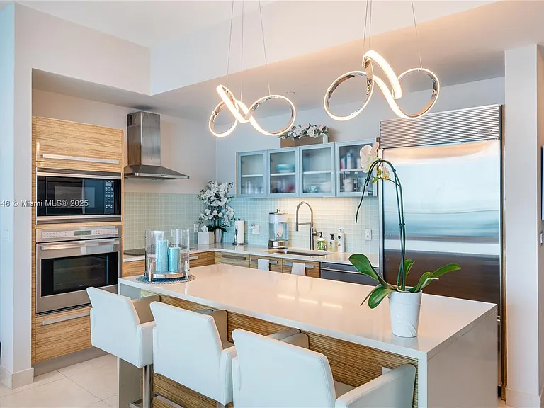 2020 N Bayshore Dr #4004 — Photo 7