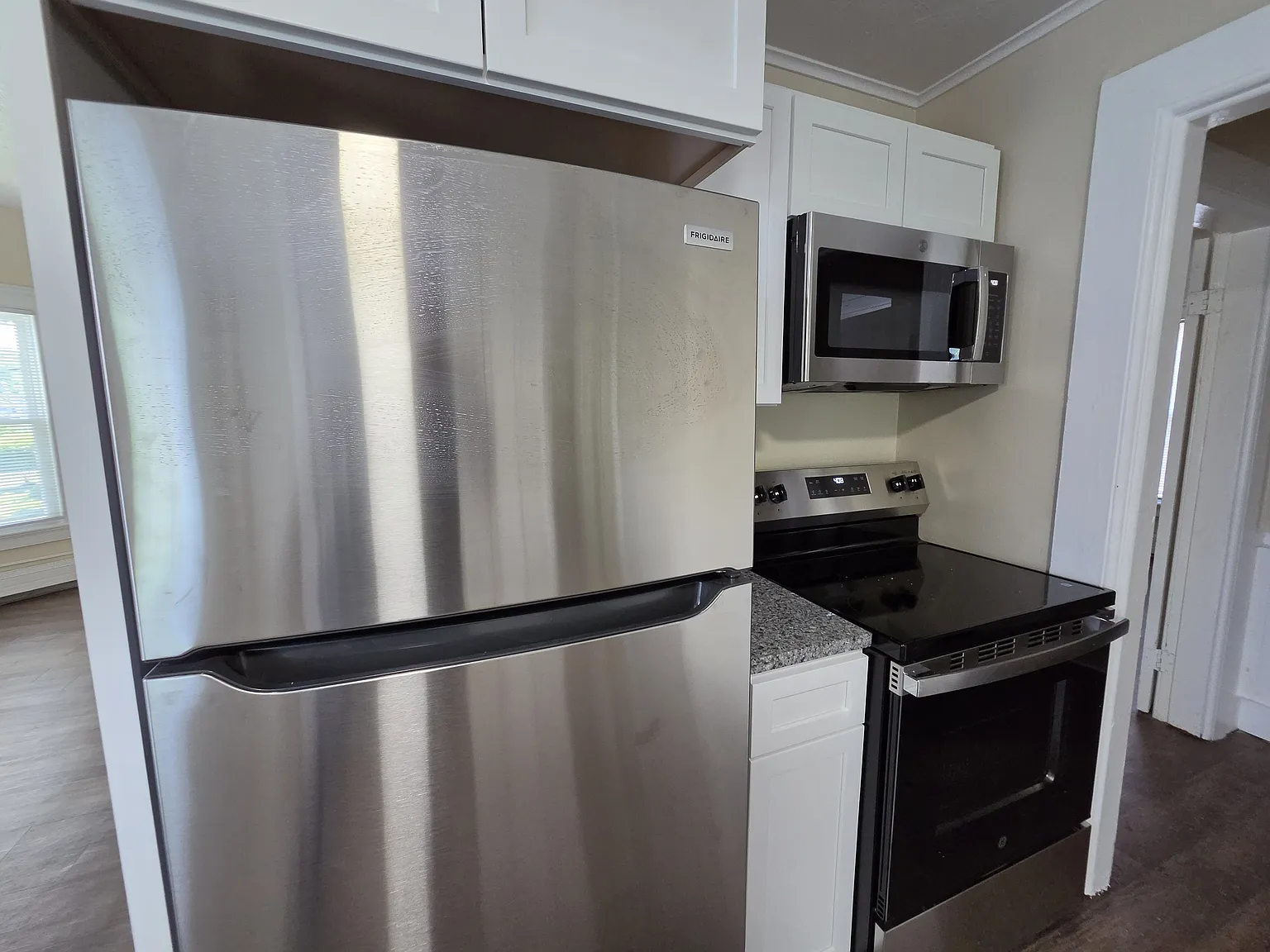 3 bed, 1100 sqft, $1,875 — Photo 2