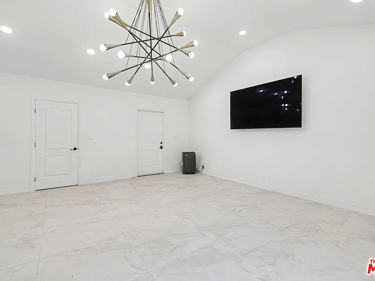 204 Foothill Rd — Photo 38