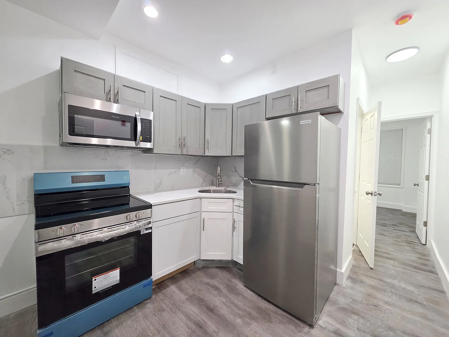 1641 W Huntingdon St — Photo 2