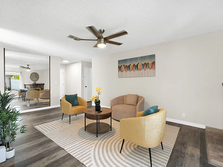 2401 La Salle Ct — Photo 1