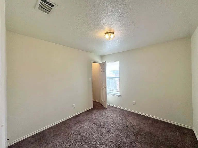 5003 John David Dr — Photo 13