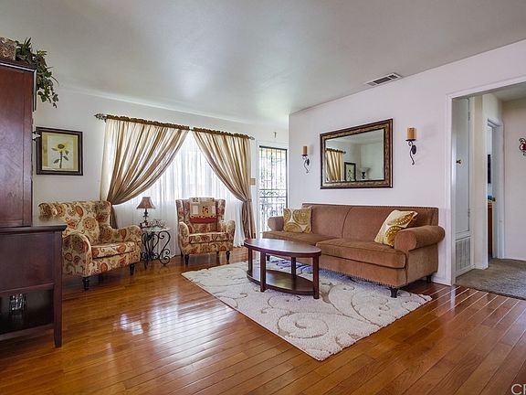 4th image of 418 W D St