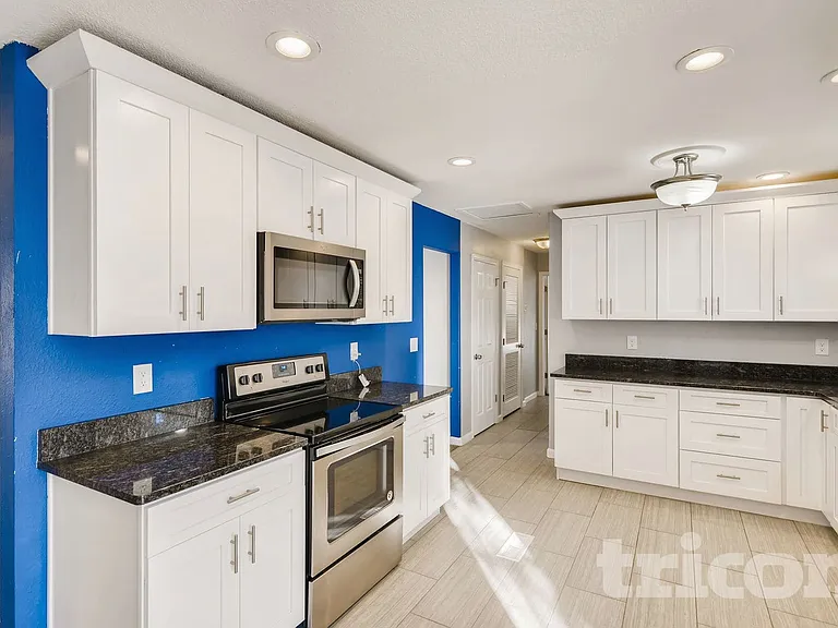 3222 Greenwood Cir — Photo 6