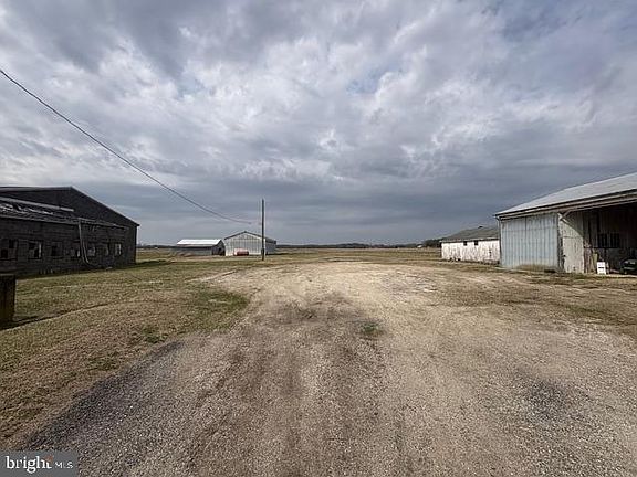 5th image of 10870 River Rd