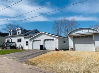 109 3rd St, Elroy, WI 53929