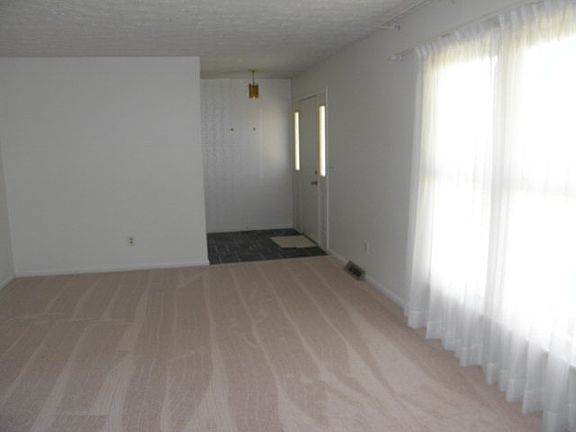 2nd image of 829 Terre Haute Dr