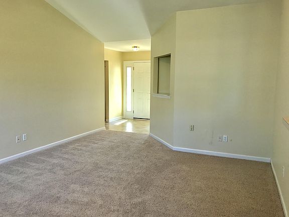 3rd image of 123 Farm Quarters Dr